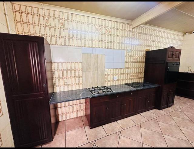 20 BEDROOM HOUSE FOR SALE IN BEDWORTH PARK